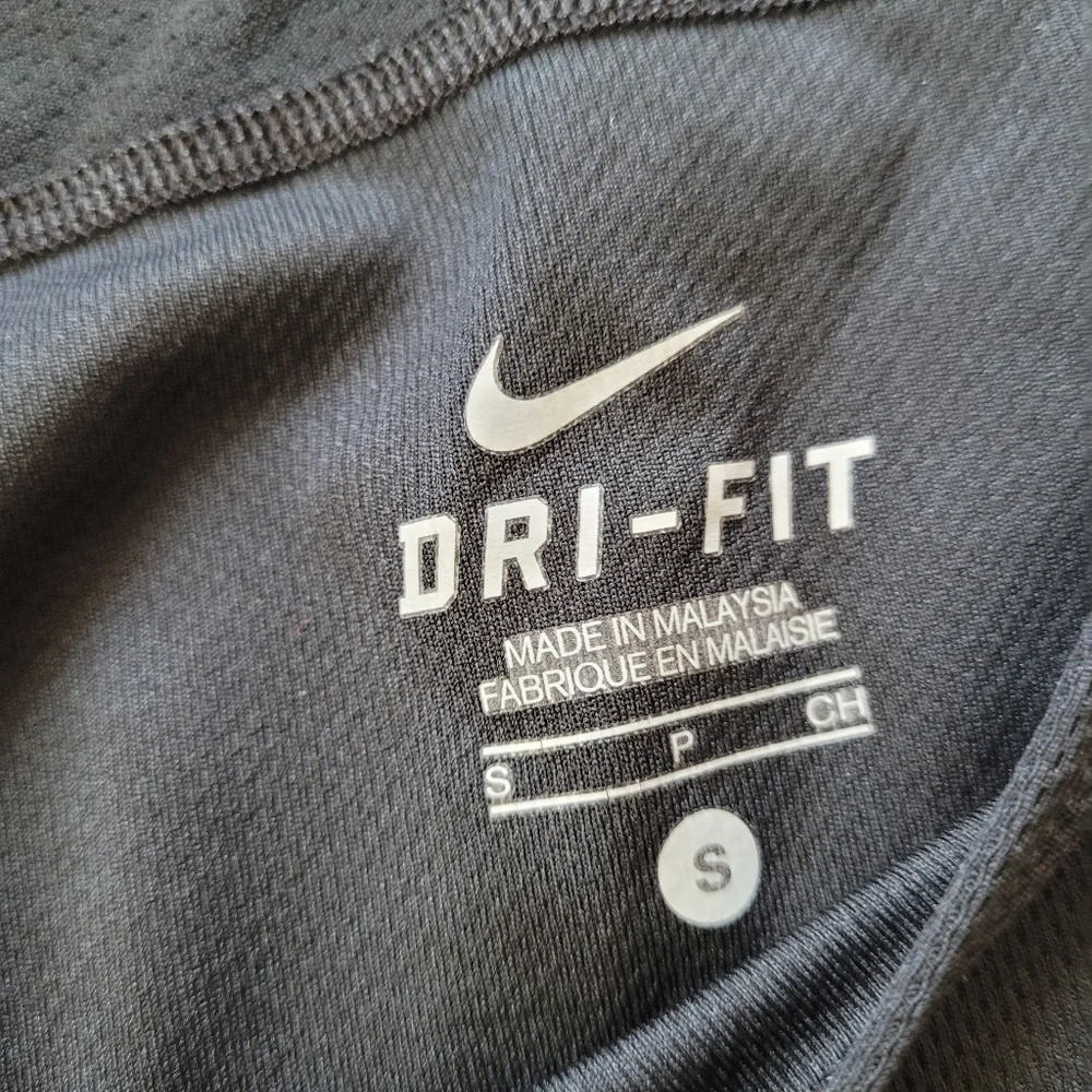 Nike Dri-Fit Black Short Sleeve Running Activewear Top Size Women's Small - Picture 8 of 9